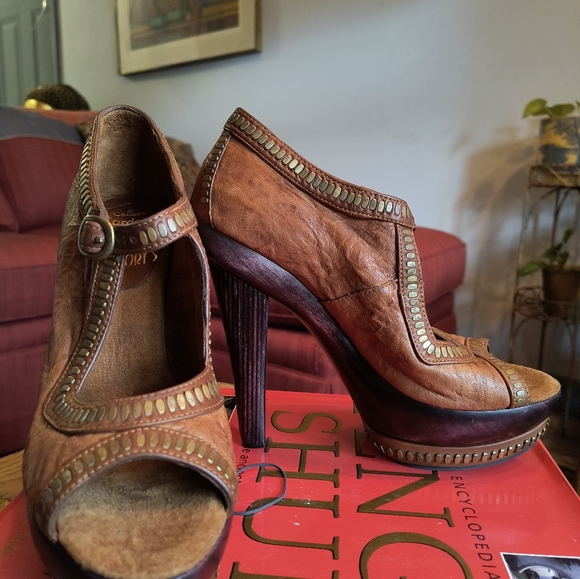 Colleen Cordero Platform Heels Studded Brown Leather and Wood High Heels - Picture 12 of 16